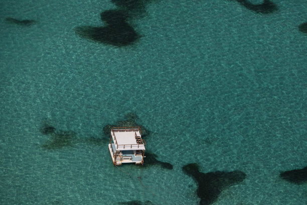 从空中俯瞰多米尼加共和国蓬塔卡纳美丽的加勒比海海滩图片下载