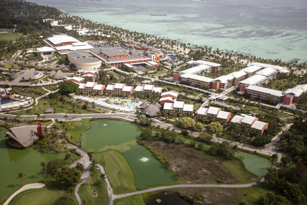 从空中俯瞰多米尼加共和国蓬塔卡纳美丽的加勒比海海滩图片下载