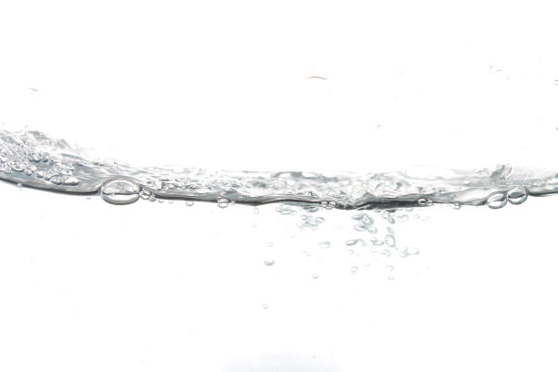 清澈的水波纹的照片显示水面和气泡里面给人一种清爽的感觉。图片下载