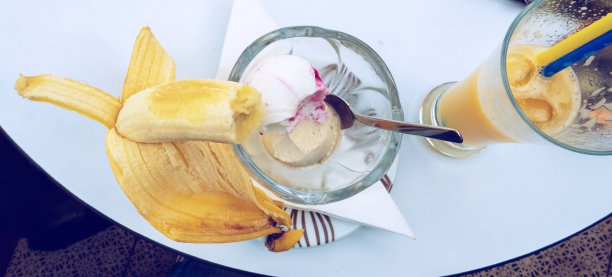 吃了香蕉和冰淇淋图片下载