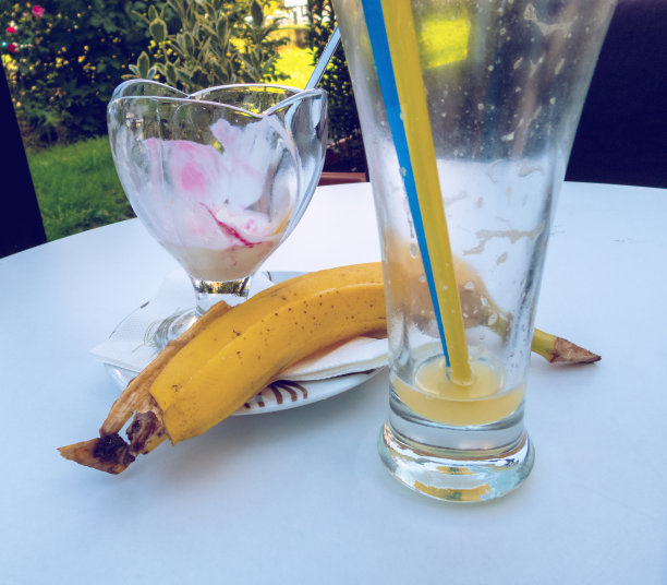 吃了香蕉和冰淇淋图片下载