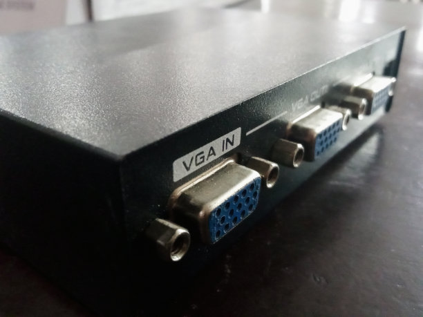 混音器和操作员笔记本电脑图片下载