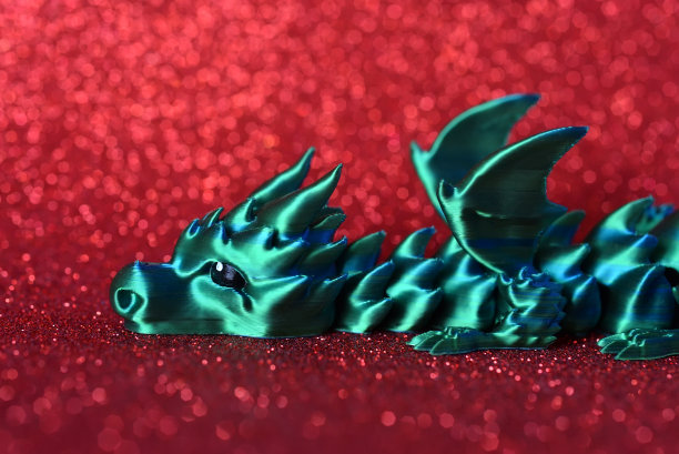 红底绿龙。2024年的象征。龙年。按照中国的属相图片下载