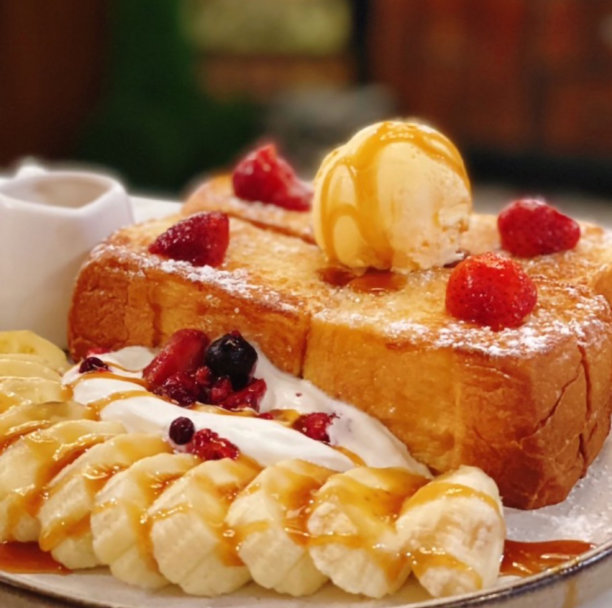 冰淇淋，面包，香蕉，草莓图片下载