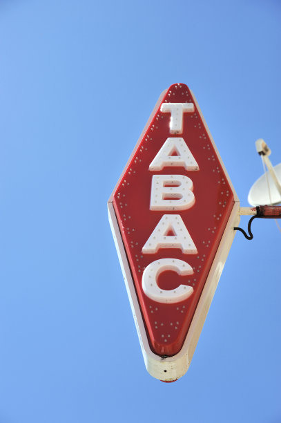 红色烟草标志特写图片下载