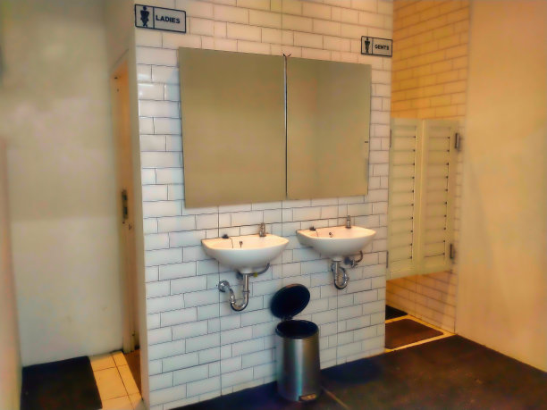 Small restrooms to provide for visitors图片下载