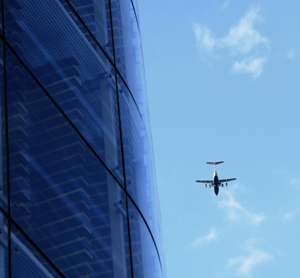 飞机与天空在背景股票图像股票照片图片下载