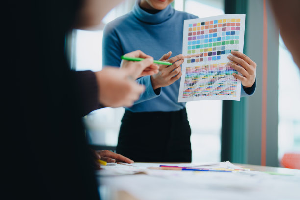 团队创意网页，平面设计师策划，绘制网站ux ui app的手机应用和开发模板布局，过程到开发原型线框图。图片下载