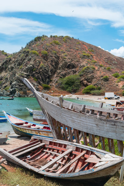 玛格丽塔岛卡拉科拉海滩港口的木船墓地图片下载