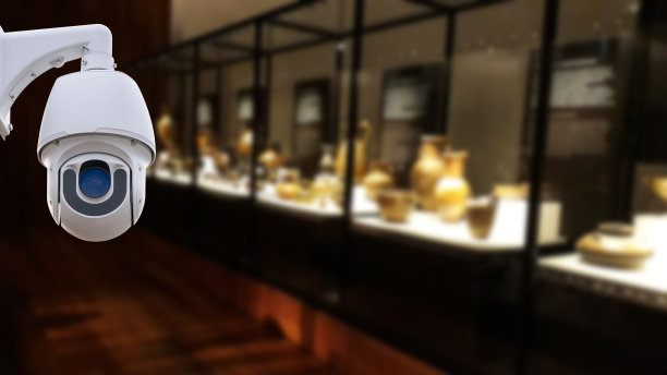 艺术画廊或博物馆内的闭路电视摄像机。图片下载