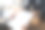 新毕业的女性填写人力资源部的申请表，审查并准备好你的个人文件、学术经历和面试细节。图片下载
