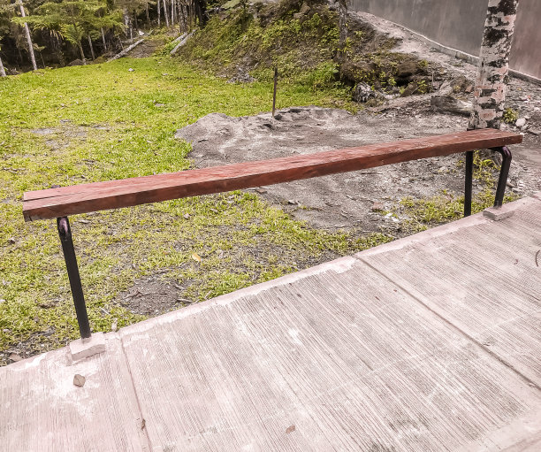 花园里的长木凳图片下载