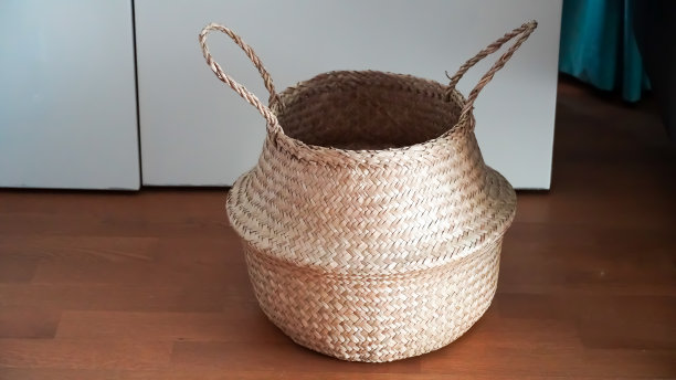 一个装饰性的柳条竹篮图片下载