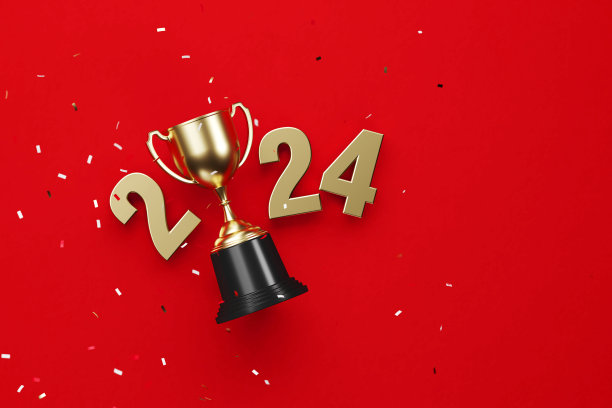 2024概念-五彩纸屑落在2024和金杯坐在红色背景图片下载