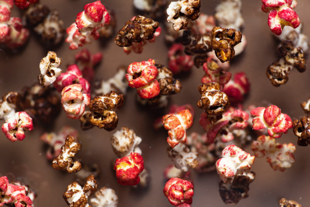 掉落的甜爆米花图片下载