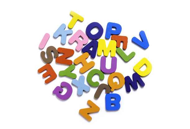 用方形木头做成的英文字母表图片下载