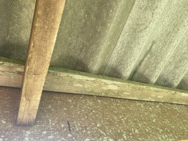 结构施工屋顶木质材料建筑细部建筑房屋照片。图片下载