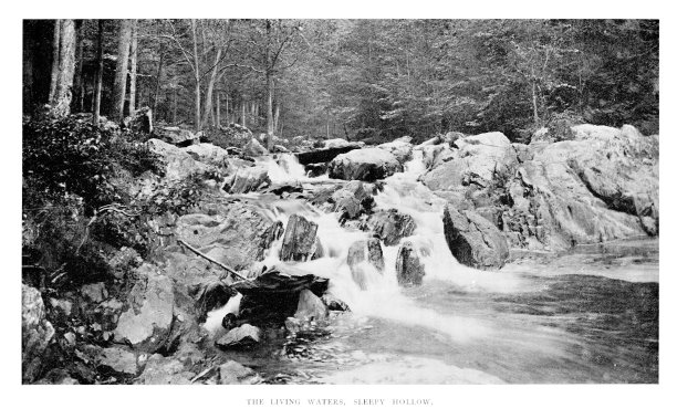 瀑布河照片设置为华盛顿欧文的故事，断头谷，纽约州，美国图片下载