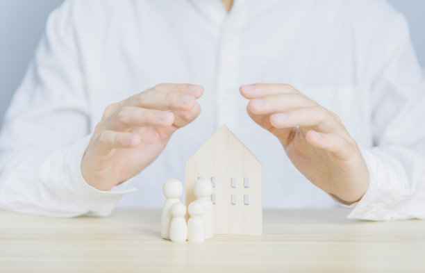 用手保护家人和家园图片下载