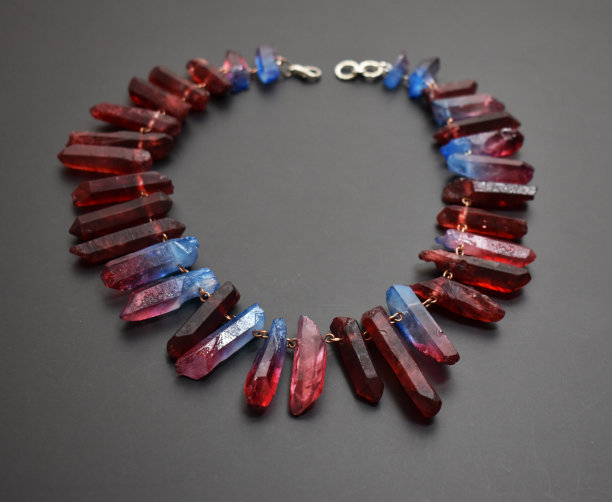 独特的美丽的项链为妇女，复古珠宝的概念，宣传照片为网上珠宝店图片下载