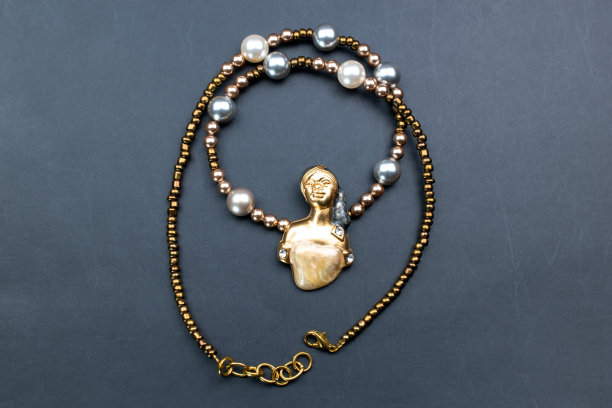 独特的美丽的项链为妇女，复古珠宝的概念，宣传照片为网上珠宝店图片下载