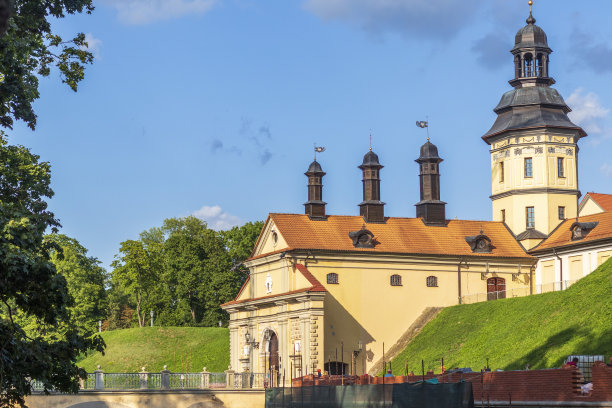 涅斯维日，白俄罗斯- 08.23.2023 -著名建筑地标Radzwill城堡的照片。历史图片下载