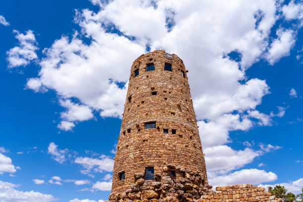 美国亚利桑那州大峡谷国家公园的沙漠景观瞭望塔。图片下载