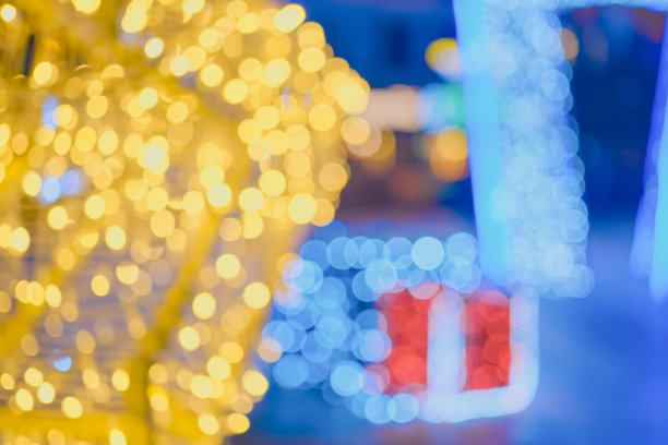 新年快乐的网页横幅，模糊的背景亮黄和蓝灯花环图片下载