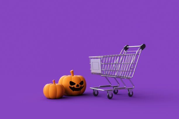 快乐的万圣节销售与南瓜灯南瓜和购物车在紫色的背景。图片下载