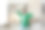 年轻的梦想和快乐的女人在家里的厨房里跳舞。举起她的手，闭上她的眼睛，听音乐，快乐图片下载