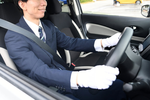 开出租车的亚洲男性司机图片下载