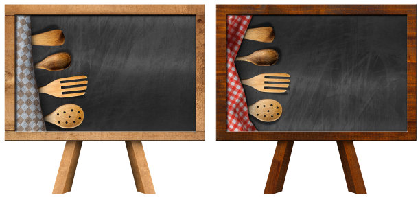 空黑板与木制画架和木制厨房用具图片下载