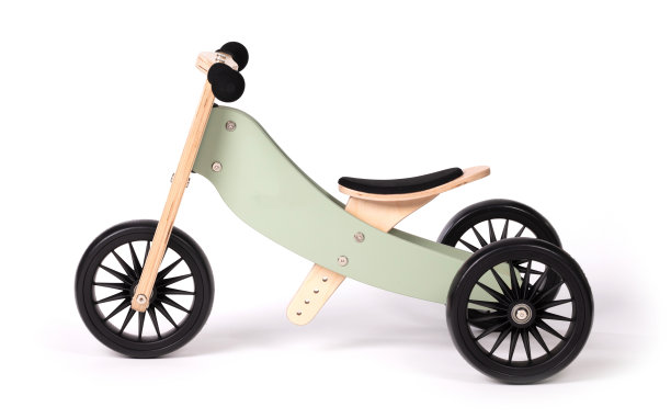 木制平衡自行车或跑步自行车特写图片下载