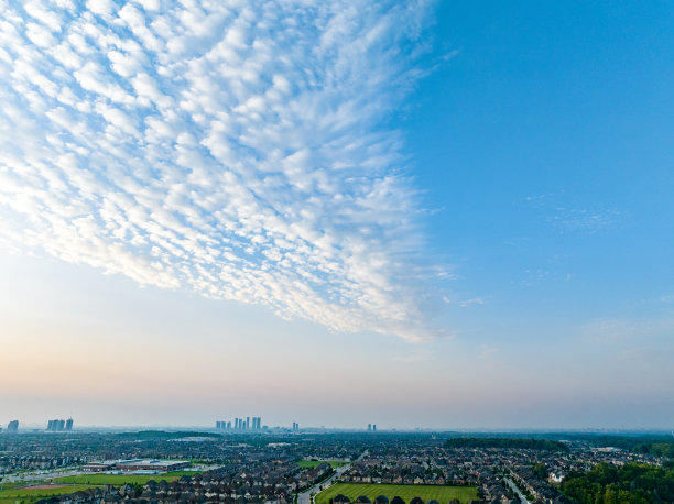 加拿大伍德布里奇，戛纳社区公园和Major MacKenzie博士的新住宅区图片下载