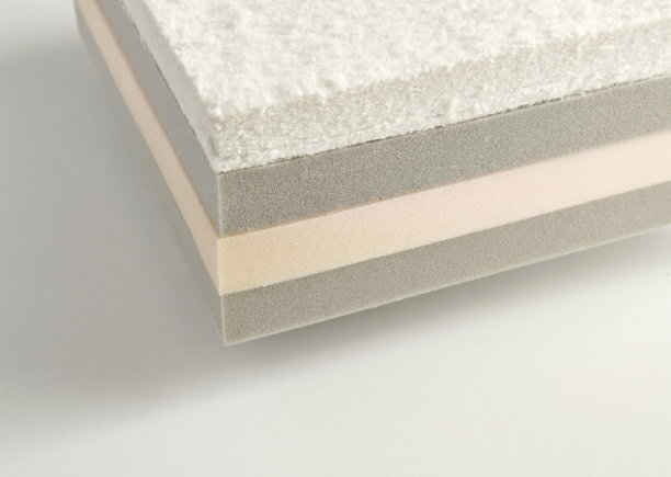 床褥上的海绵部分为孤立的白色背景。图片下载