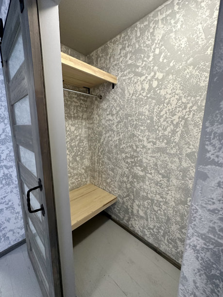 旧衣柜内部图片下载