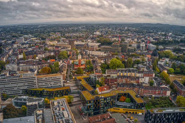 从无人机上鸟瞰德国亚琛市图片下载