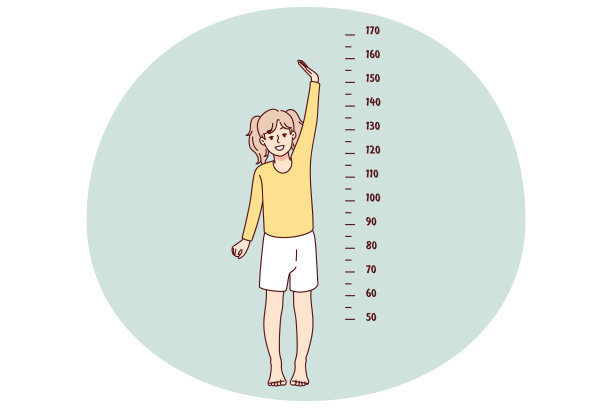 小女孩在测量上显示身高图片下载