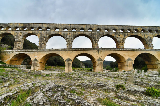 杜加德桥，照片作为背景，在杜加德桥，花园，法国尼姆图片下载