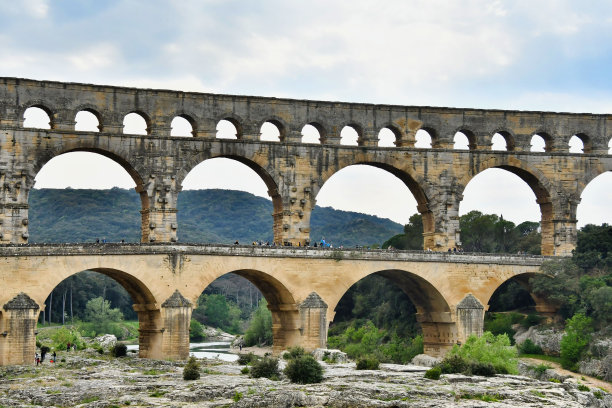 杜加德桥，照片作为背景，在杜加德桥，花园，法国尼姆图片下载