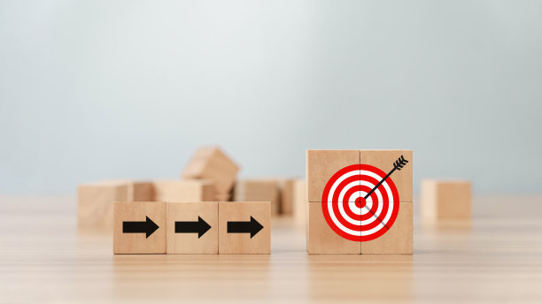 关注你的目标，实现商业上的成功。开始计划实现你的目标。木块与镖目标图标复制空间图片下载