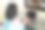 在豪华酒店房间里一张在公司工作的亚洲女商人的后脑勺照片。她穿着一件浅绿色的连衣裙，坐在办公桌前用笔记本电脑上网打字。图片下载