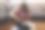 健康、健身、运动理念。加上尺寸年轻的黑发女子做瑜伽垫在舒适的客厅室内，将成为强大和适合股票照片图片下载