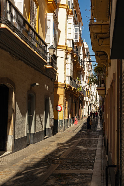 加的斯老城的一条小街道图片下载