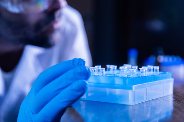 制药行业生产线。药品和药物的制造，药品。高质量的照片。图片下载