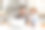 拿着笔记本电脑在家远程办公的人。父子坐在桌前图片下载