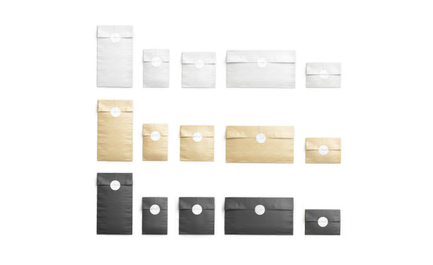 空白的黑色，工艺和白色纸袋贴纸模型图片下载