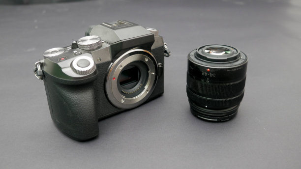 无反光镜相机和镜头图片下载