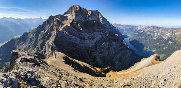登山从施旺登格拉鲁斯到Vorder Glärnisch下面的Vrenelisgärtli。秋天的瑞士阿尔卑斯山。旅游热。高质量照片图片下载
