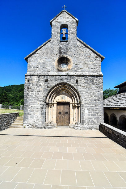 教堂，照片作为背景，在纳瓦拉阿拉贡萨拉戈萨西班牙欧洲，roncisvalle camino de圣地亚哥市图片下载